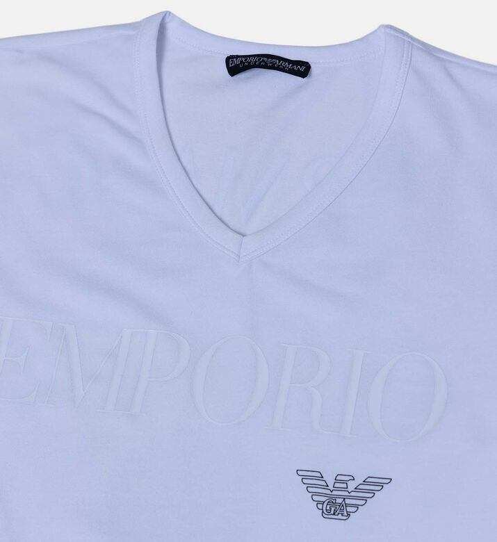 تي شيرت قطني مطرز بالشعار