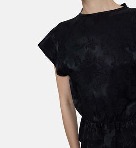 بلوزة قصيرة الأكمام مطرزة بأزهار