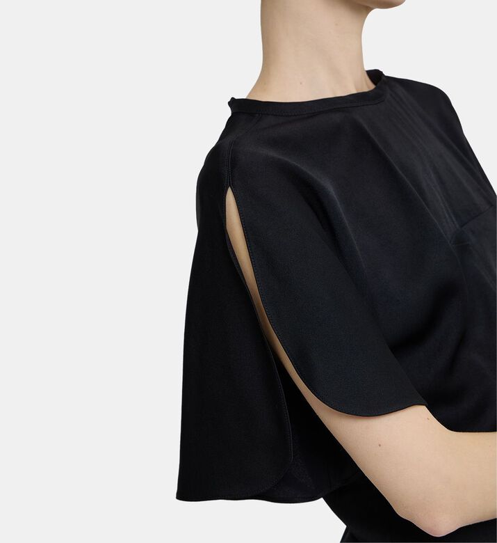 بلوزة كارليتا بأكمام قصيرة ساتان