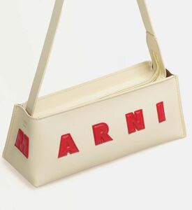 حقيبة كتف جلد بتطريز شعار