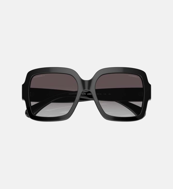 نظارات شمسية بإطار مربع مزينة بسحر