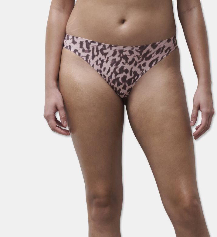 Chantelle Seamless Laser-cut Thong, Model View