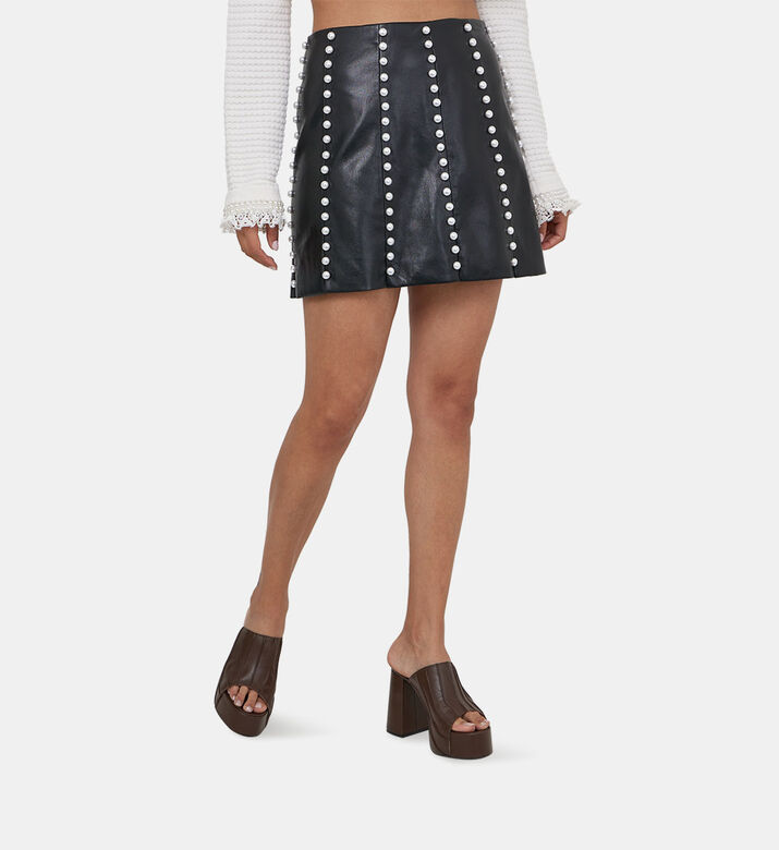 تنورة ليشيا مزينة بخطوط