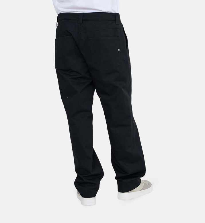 بنطال بتفاصيل حلقة معدنية