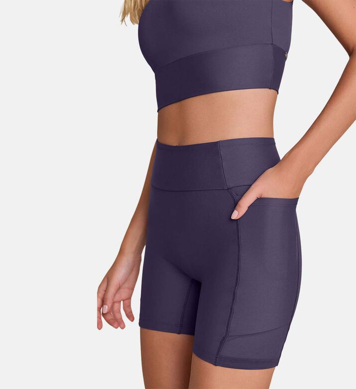 LIVE! Side Pocket Mid-thigh Shorts, Blue, M, Model View LIVE! Side Pocket Mid-thigh Shorts, Blue, M, Model View