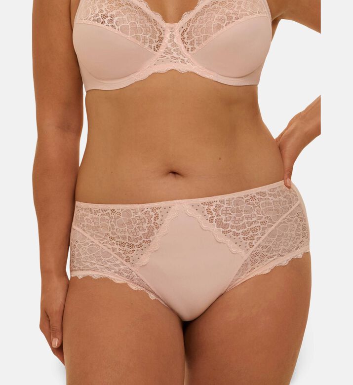 Simone Perele Brief, Model View