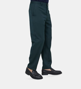 بنطال يناسب المدينة