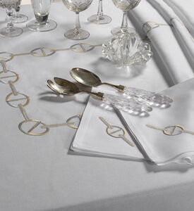 مفرش مائدة مطرز قطني بسلسلة