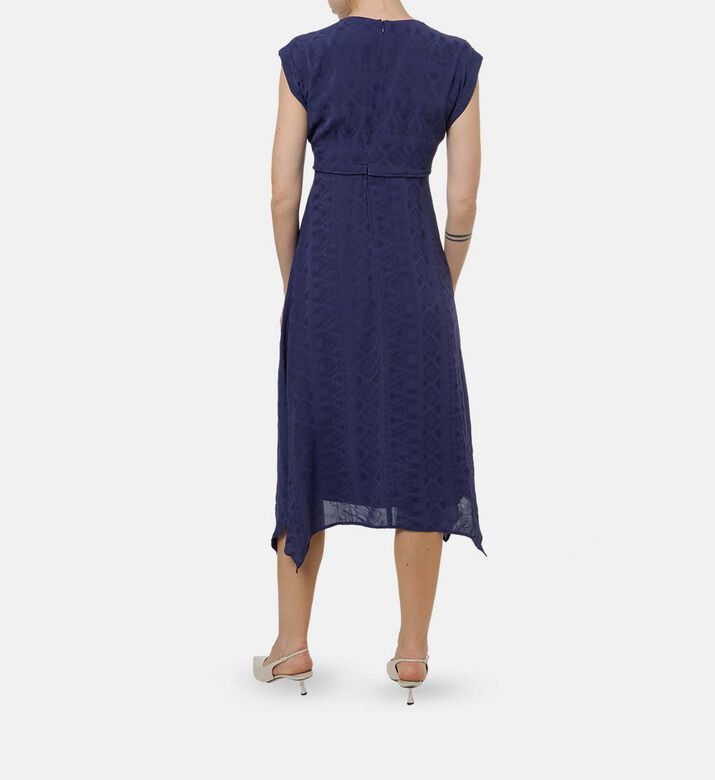 فستان متوسط الطول بأكمام كاب ونقشة هندسية مزخرفة