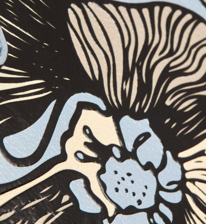 حقيبة يد صغيرة مزينة بنقشة أزهار