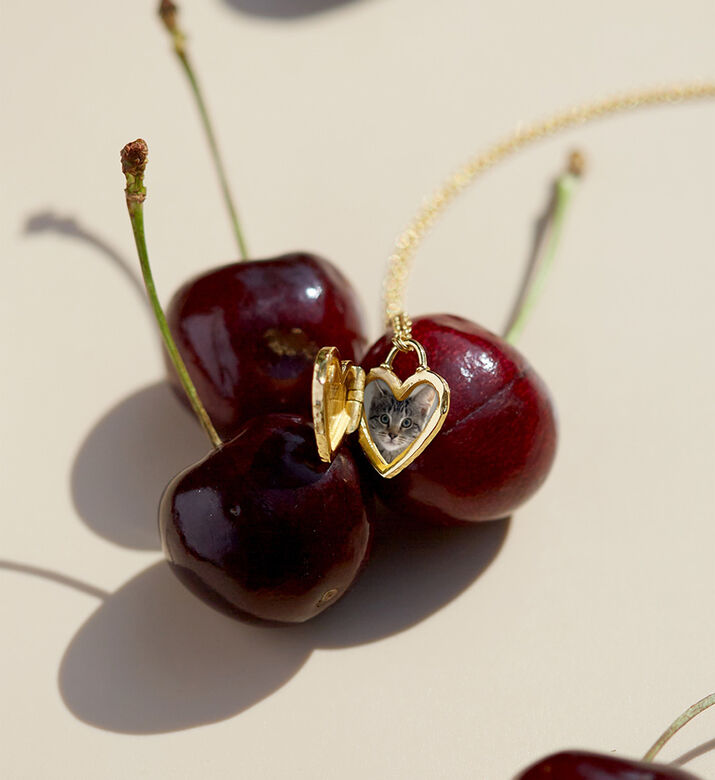 Ottoman Hands Necklace Talia Heart Locket, Packshot View Ottoman Hands Necklace Talia Heart Locket, Packshot View