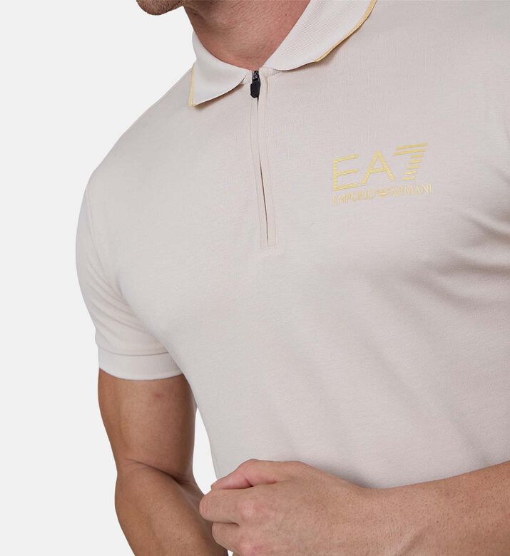 قميص بولو بتفاصيل متباينة