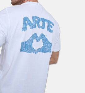 Arte Logo-print Heart Hands T-shirt, White, Xxl, Model View