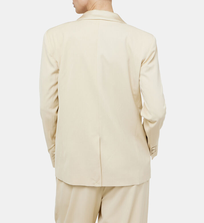 جاكيت توكسيدو غريس بتصميم مزدوج على الصدر