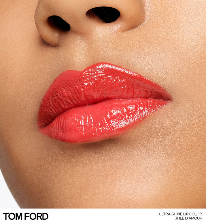 لون شفاه مرطب وفائق اللمعان