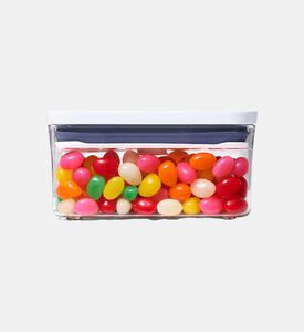 علبة طعام صغيرة مستطيلة الشكل