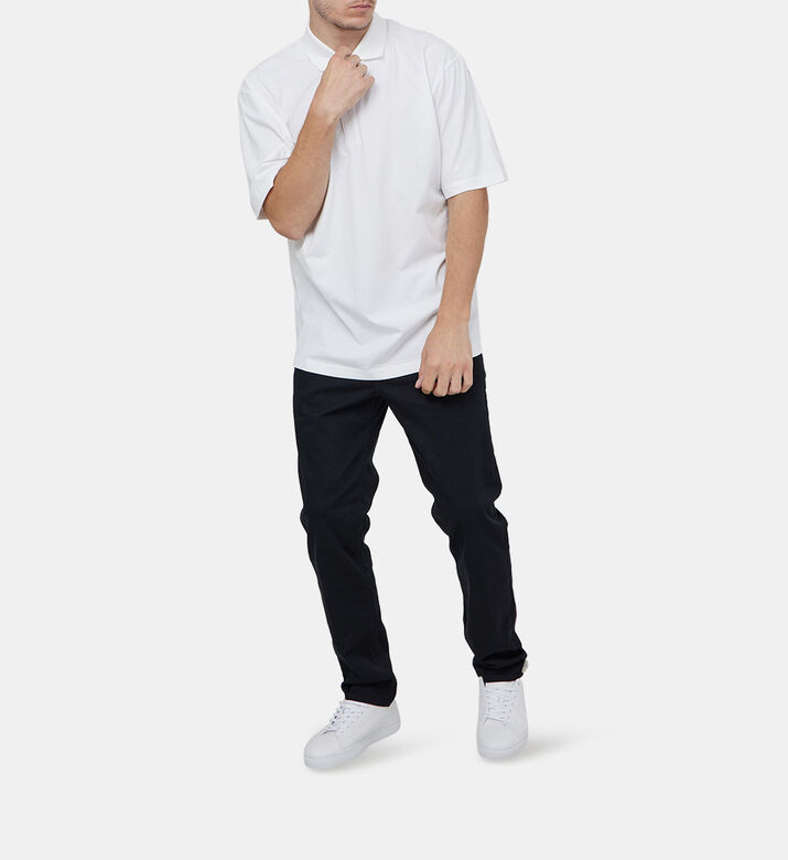 قميص بولو بيضاوي بتطريز D