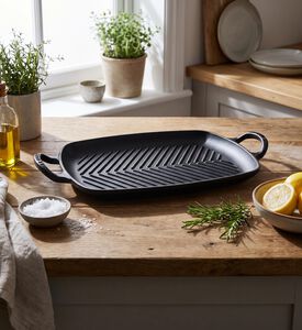 Le Creuset Shallow Iron Rectangular Grill, Black, 30x27-cm, Model View