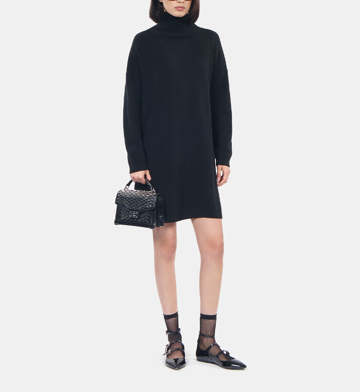 فستان قصير بياقة عالية فستان قصير بياقة عالية