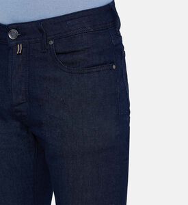 بنطال جينز ضيق بتفصيل وشاح