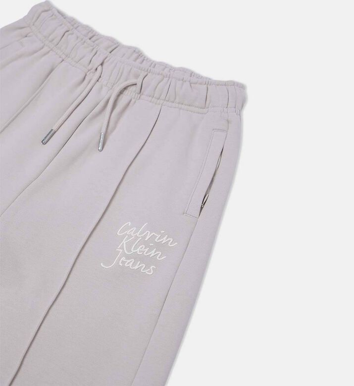 بنطال رياضي واسع الساقين مطرز بشعار