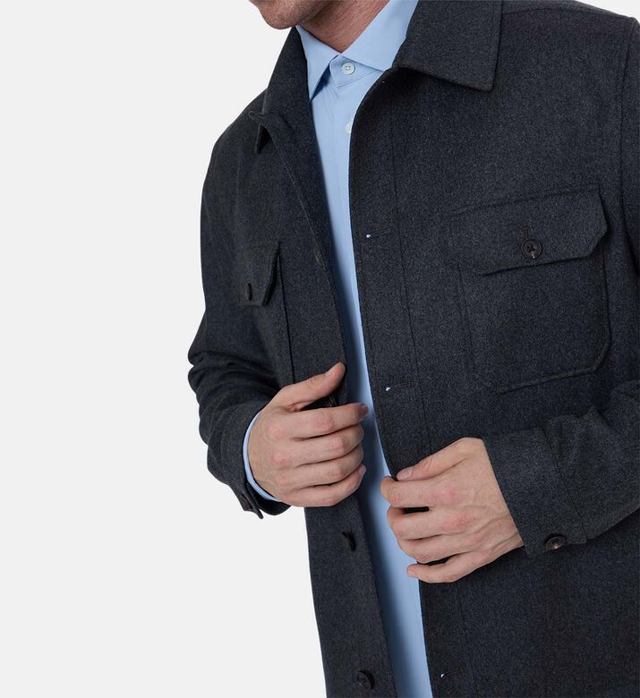 قميص فضفاض بصف أزرار