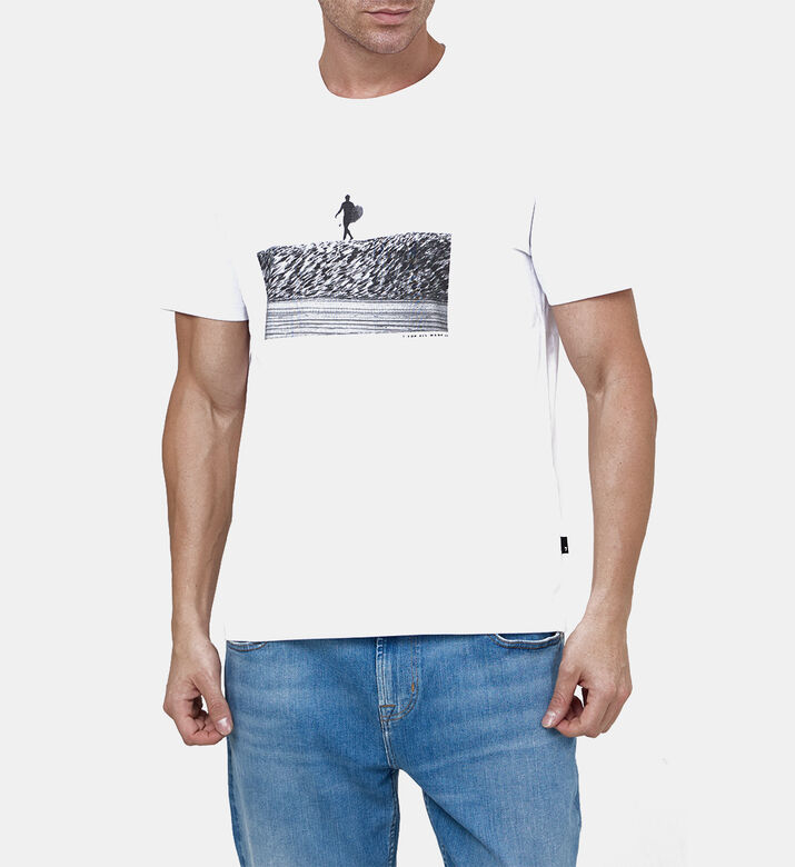 تيشيرت بطبعة كبيرة