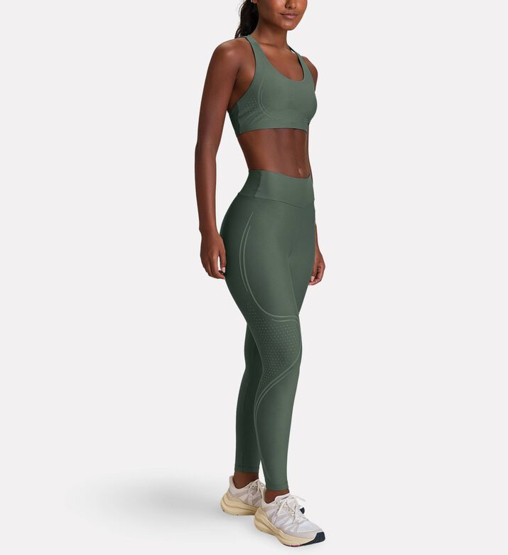 LIVE! Hydrafit Adaptiv Act Top, Olive, M, Model View