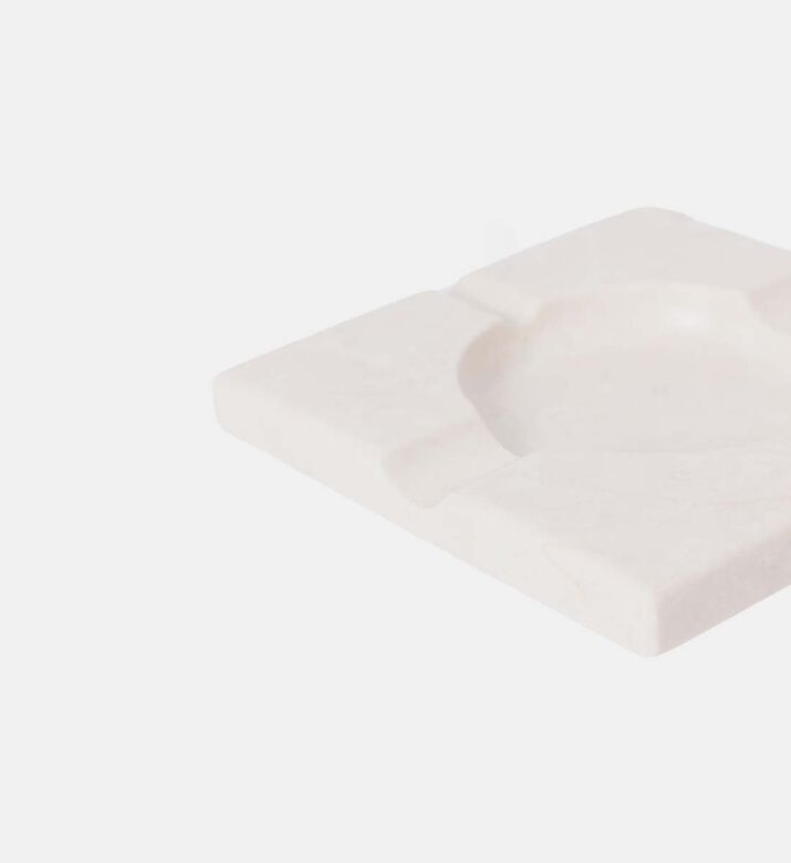 منفضة سجائر رخامية بلمسة لامعة