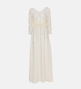 فستان طويل مزين بأحجار الراين