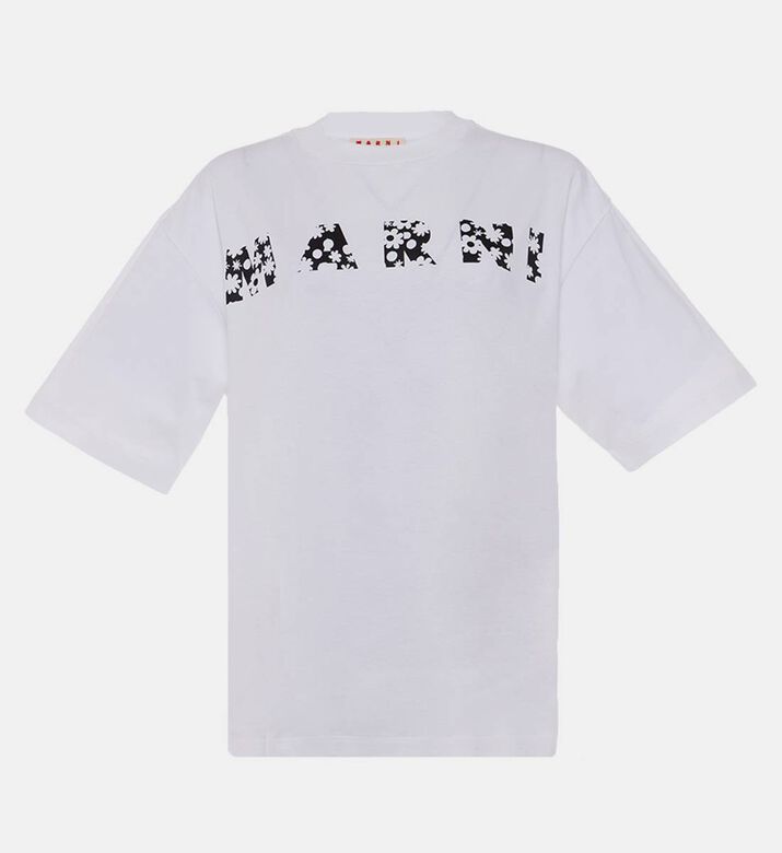 تيشيرت بأكمام قصيرة بقصة مربعة