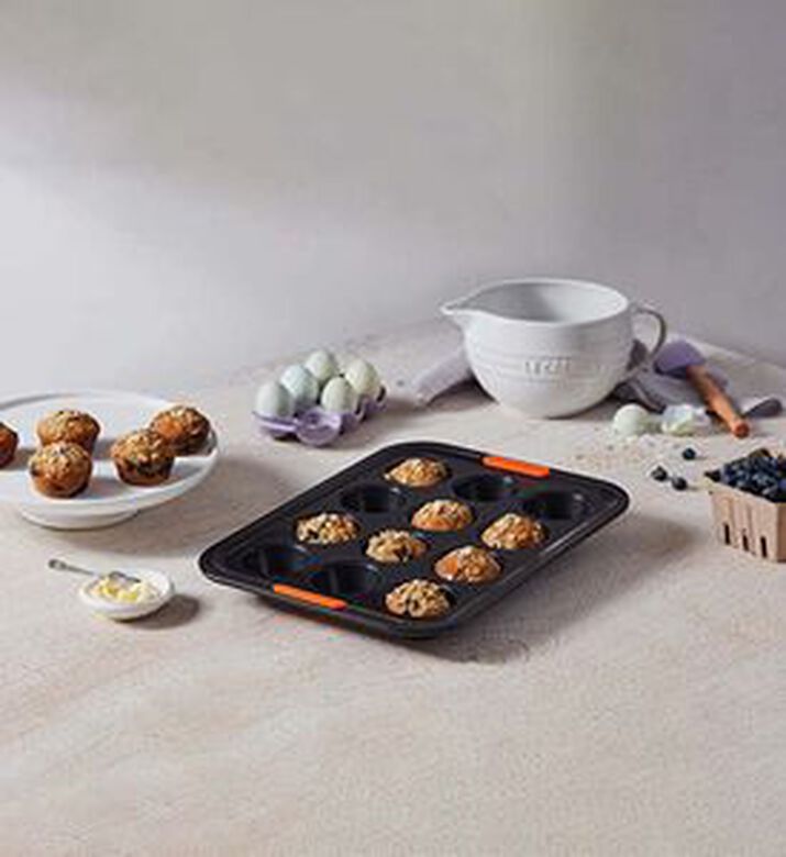 Le Creuset 12 Cup Bun Tray, Packshot View