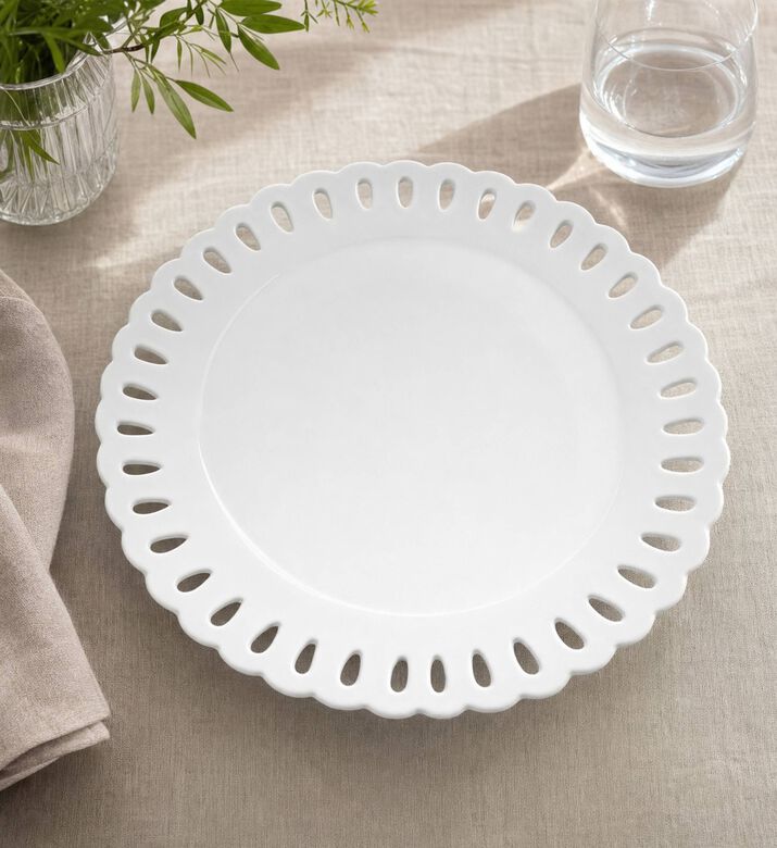 Thun Giulietta Carved Dinner Plate, Model View