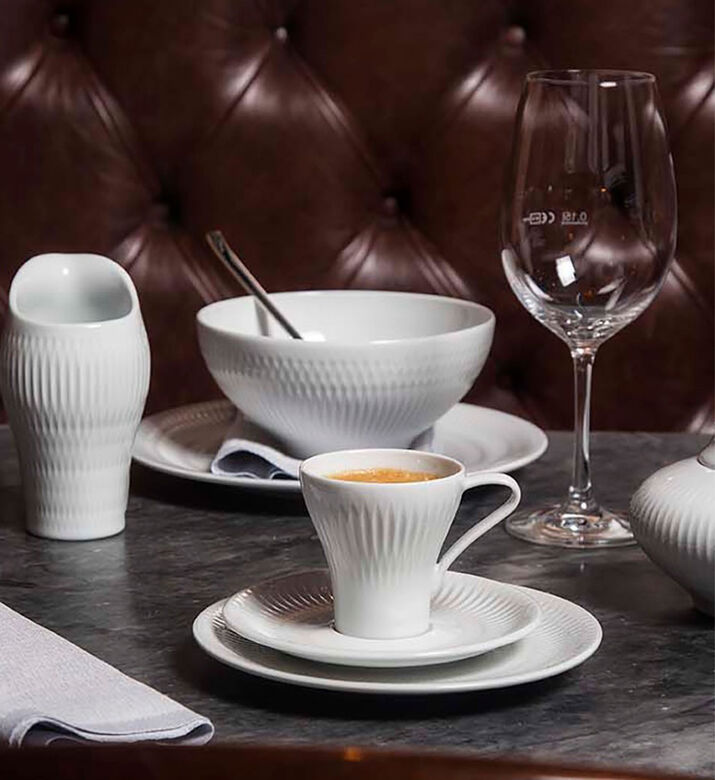 طقم طبق وفنجان قهوة يوتوبيا