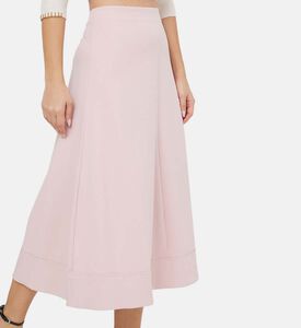 تنورة واسعة على شكل حرف A