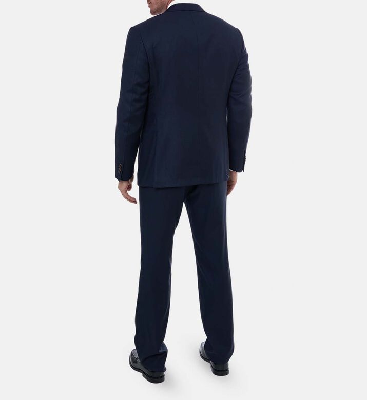 بدلة بتصميم مناسب صوف بكر