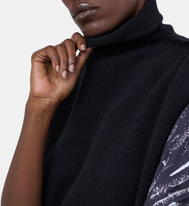 بلوزة بدون أكمام بياقة عالية