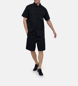 قميص كلاسيكي بجيب بأكمام قصيرة