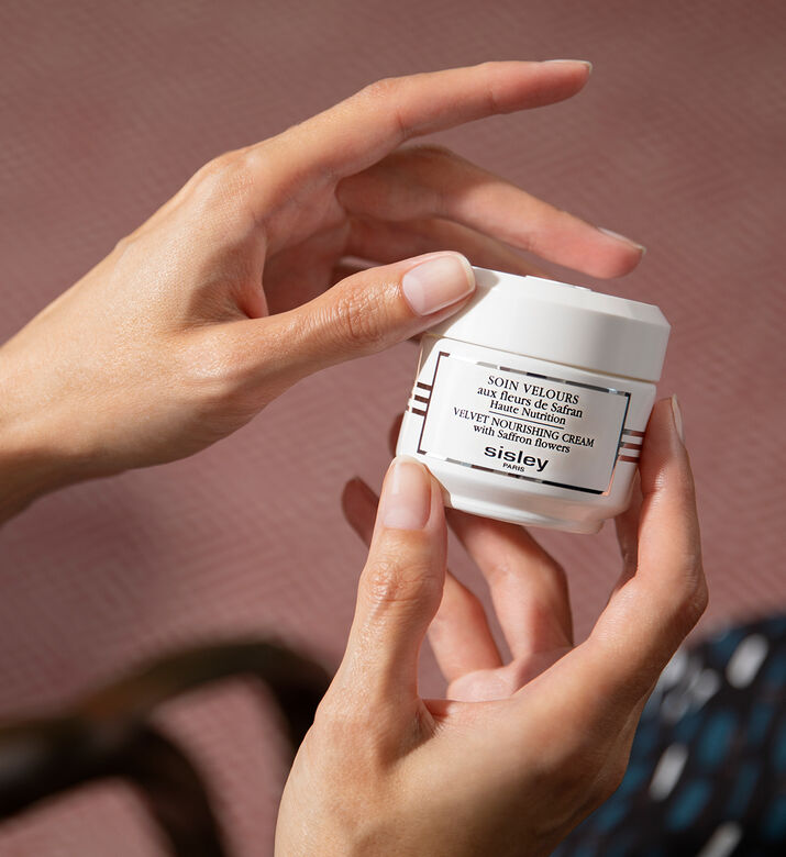 Velvet Nourishing Cream With Saffron Flowers 50 Ml