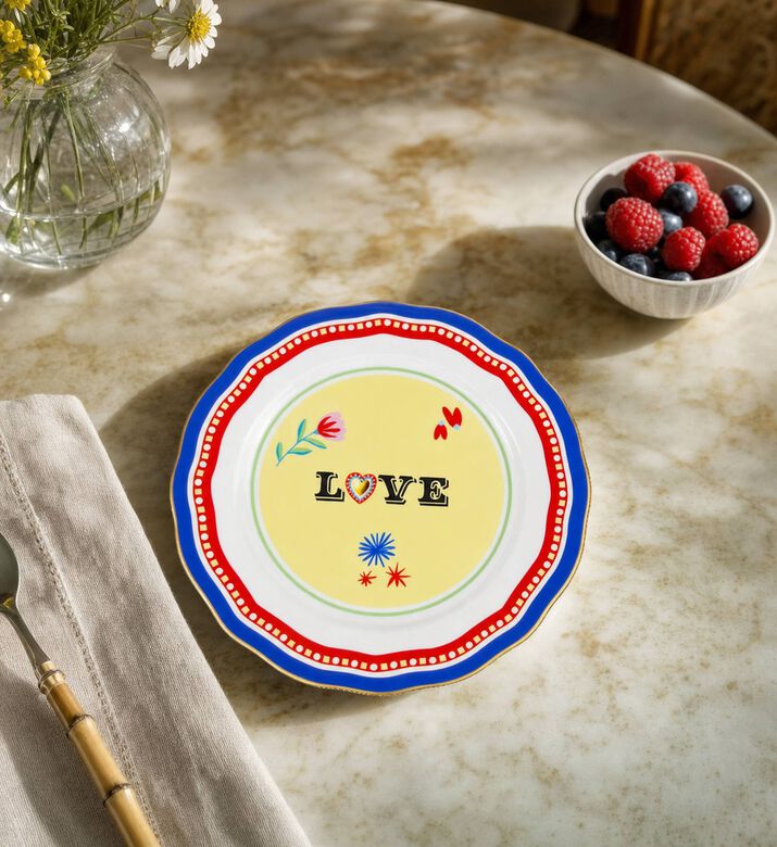 Baci Milano Mamma Mia Love Dessert Plate - 22 Cm, Model View