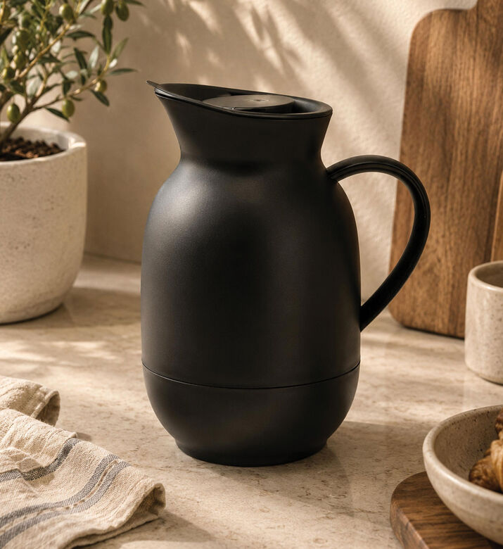 Stelton Amphora Vacuum Coffee Jug, Black, 1-l, Packshot View