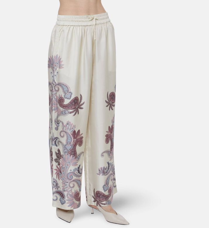 Carter and White Pant Claire, Model View