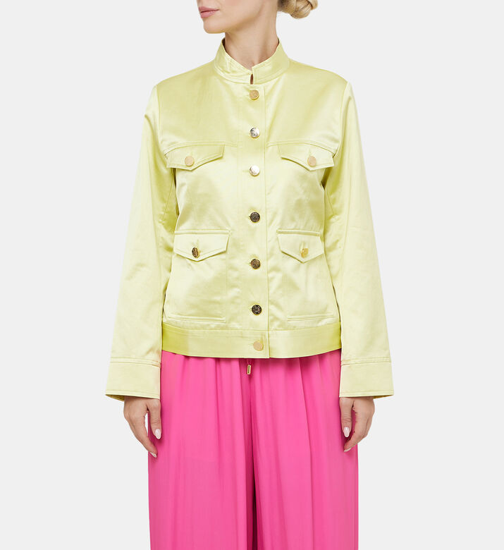 جاكيت كولين مفصّل بجيوب في الأمام