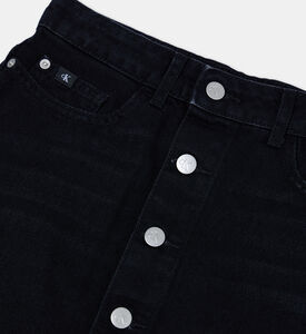 تنورة قصيرة بأزرار دنيم