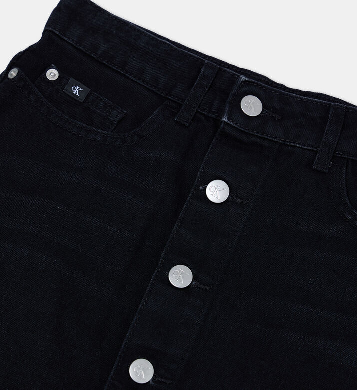 تنورة قصيرة بأزرار دنيم