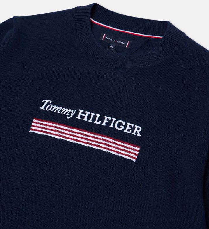 سويت شيرت كلاسيكي بياقة دائرية سويت شيرت كلاسيكي بياقة دائرية