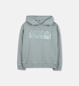 سويت شيرت بغطاء رأس وشعار مطبوع على الصدر