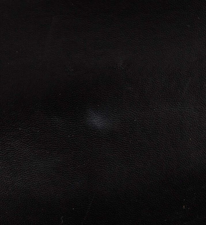 حقيبة شانيل بوي متوسطة الحجم بجلد مبطّن بغطاء قلاب مملوكة مسبقًا