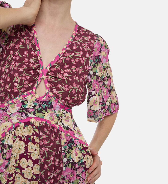 فستان واسع الأكمام بطبعة أزهار على كامله فستان واسع الأكمام بطبعة أزهار على كامله