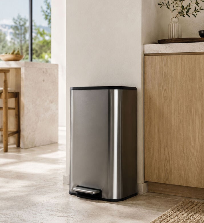Home Deco and More Soft Close Fingerprint Proof Pedal Bin, Silver, 20-l, Packshot View